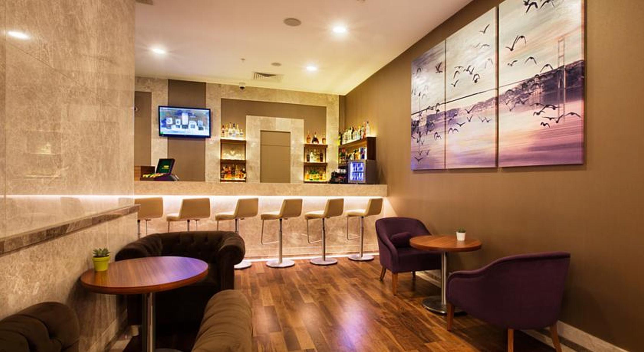 Dedeman Bostanci Istanbul Hotel & Convention Center מראה חיצוני תמונה The bar at the lounge