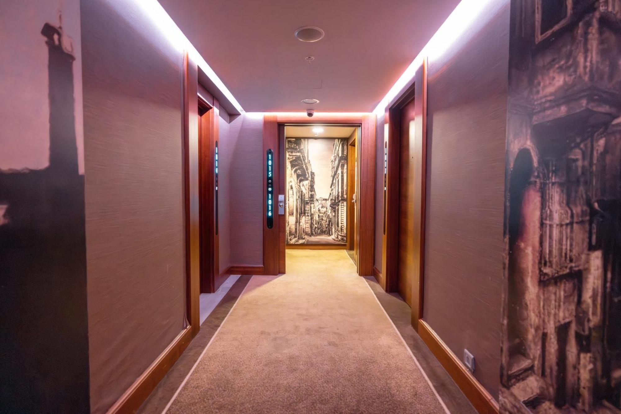 Dedeman Bostanci Istanbul Hotel & Convention Center מראה חיצוני תמונה A corridor at the hotel